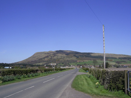 The Causeway approaching Scotlandwell